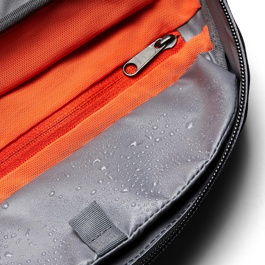 Bellroy Toiletry Kit Plus – Carryology Essentials Edition (Grosser Kulturbeutel aus wasserabweisende