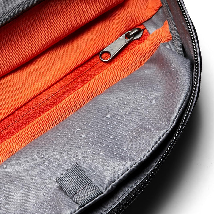 Bellroy Toiletry Kit Plus – Carryology Essentials Edition (Grosser Kulturbeutel aus wasserabweisende