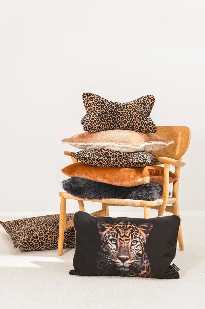 MAGMA Leseknochen | BAO | Leopardenmuster | Nackenkissen | ca. 42x22x22 cm | Polyesterfüllung | Fell