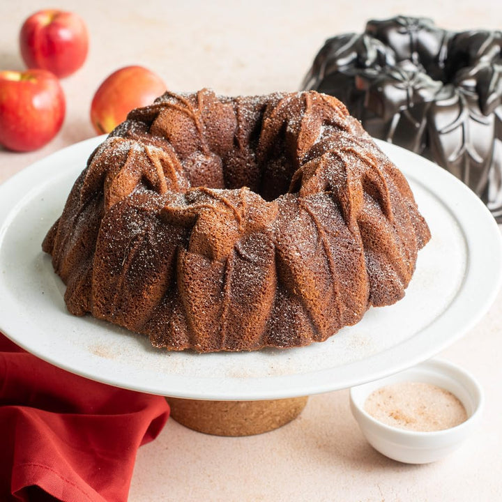 NordicWare Ernteblätter Backform Herbstblätter-Bundt, Aluminium, Braun, 26,7 x 26,7 x 9,5 cm Gugelhu