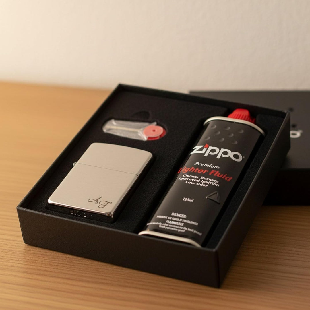 Zippo Benzinfeuerzeug mit Initialen Gravur Chrome Brushed Wunschgravur personalisiert Name Personali