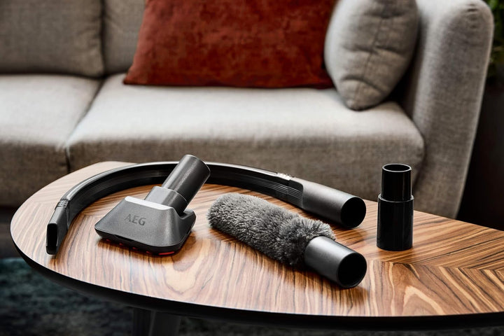 AEG AKIT09C Home & Car Kit (Tierhaardüse, Staubwedel, Flexible Fugendüse, gründliche Tierhaarentfern