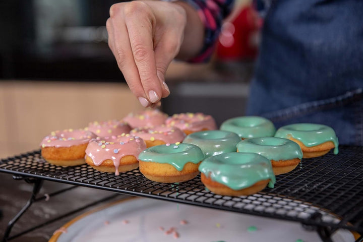 Sallys 12er Donutform. Donutform mit spezielle Antihaftbeschichtung (PFAS- und PTFE-frei), Abgekupfe