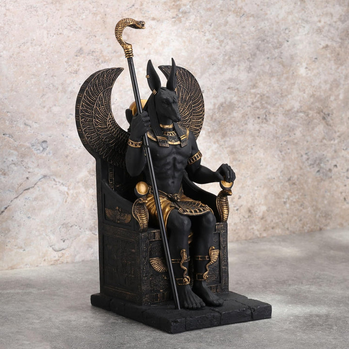 Veronese Design Skulptur Ägyptischer Gott Anubis sitzt auf Thron, Kunstharz, Schwarz / Gold lackiert