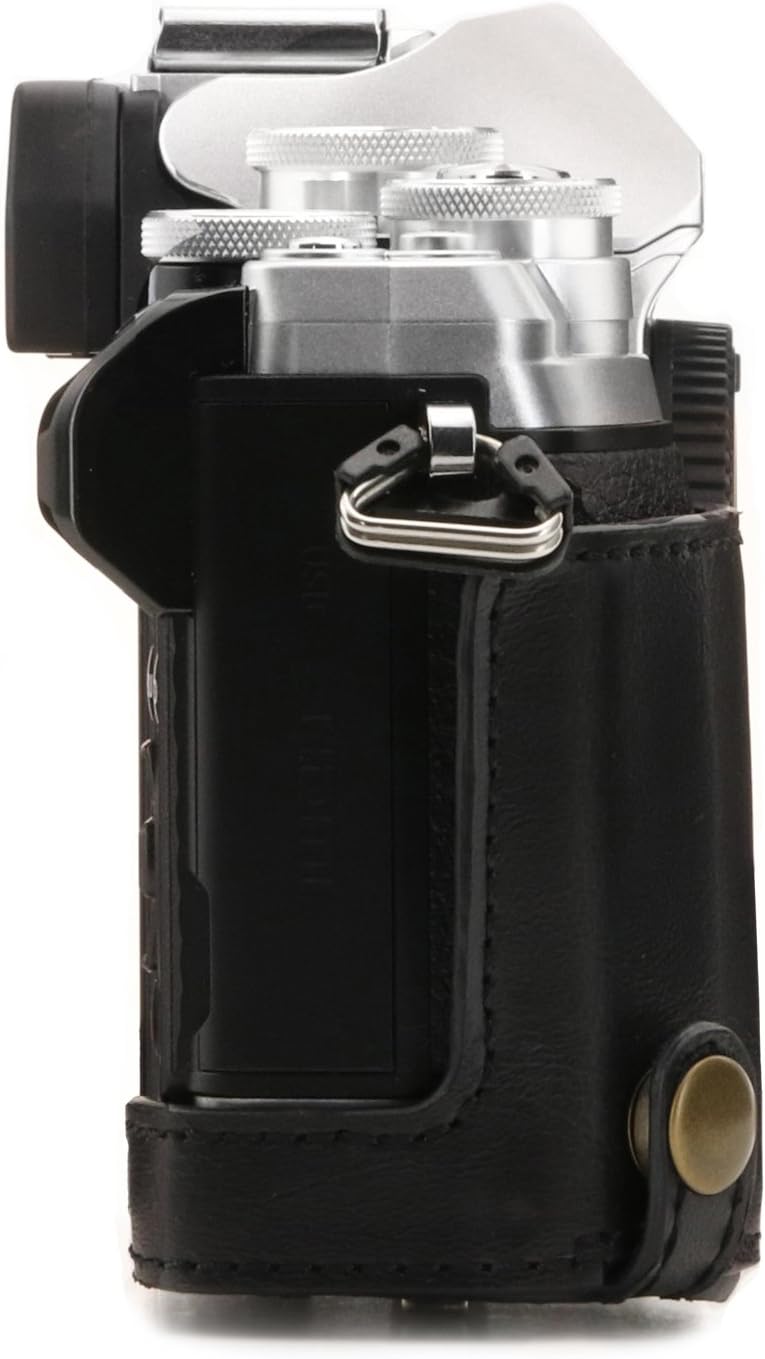 MegaGear Olympus OM-D E-M10 Mark III (14-42mm) Ever Ready Leder Kamera-Case mit Trageriemen und Batt