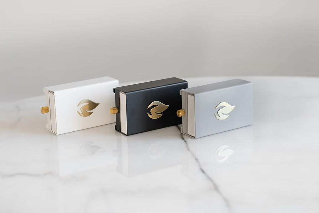 Nordic Flame Design Streichholzschachtel aus pulverbeschichtetem Stahl mit 50 Langen Streichhölzern