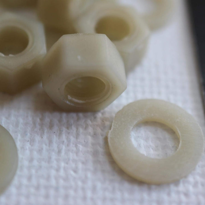 50 x glasfaserverstärkte Super Nylon Flachkopf, Kreuzkopf-Maschinenschrauben, M5 x 20mm, Kunststoffm