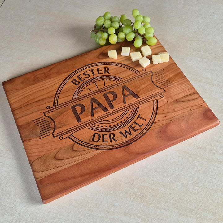 Grosses Kirschentholz Schneidebrett 38,5x30 cm für die BESTER PAPA DER WELT | Handgefertigt Holzbret
