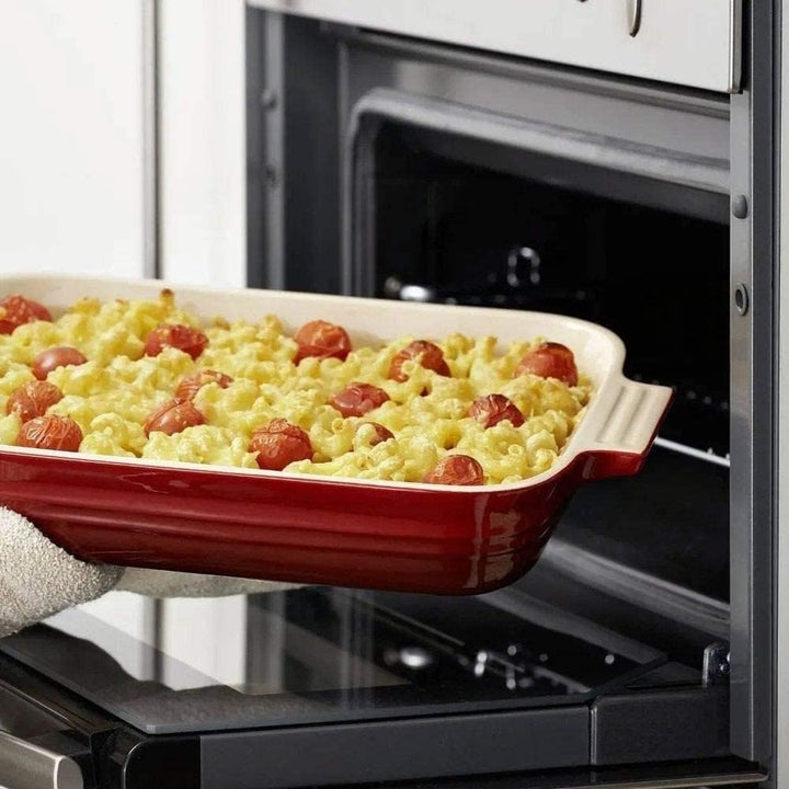 Le Creuset Rechteckige Auflaufform Tradition aus Steinzeug, 26 cm, 2.4 Liter, Kirschrot, 71102260600