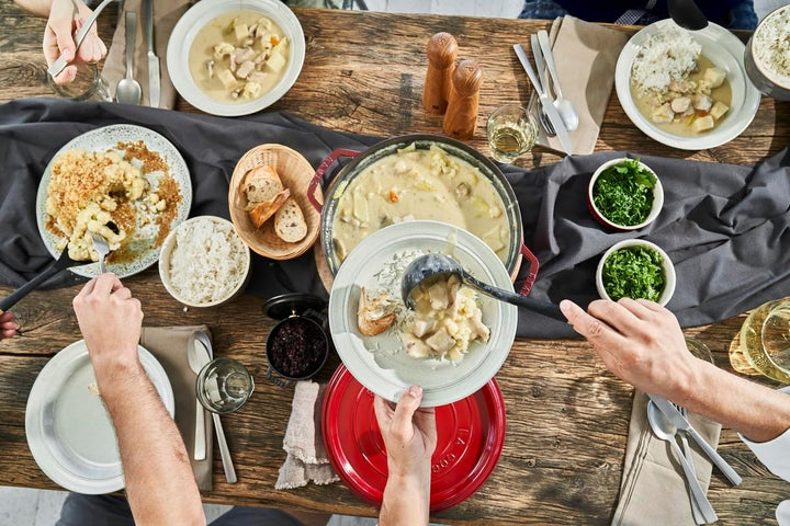 STAUB Gusseisen Bräter/Cocotte, rund 28cm, 6,7L, Aromaregen Funktion für optimale Befeuchtung, Für a