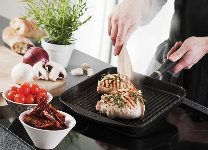 Skeppshult Gusseisen Grillpfanne eckig Edelstahlgriff 25x25cm, für alle Herdarten geeignet (auch Ind