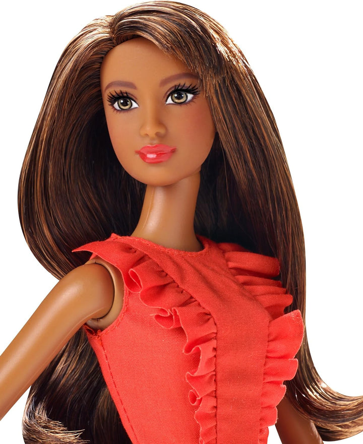 Barbie Fashionistas Puppe – Rüschen-Bluse mit blauen und weissen Blumen-Kleid - 28 cm [UK Import]