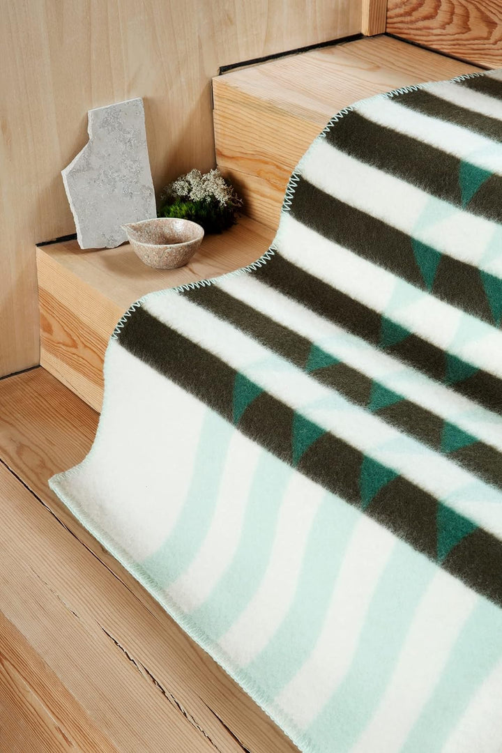 RØROS TWEED - Kvam - Wolldecke aus norwegischer Lammwolle - Design von Kristine Five Melvær - Decken