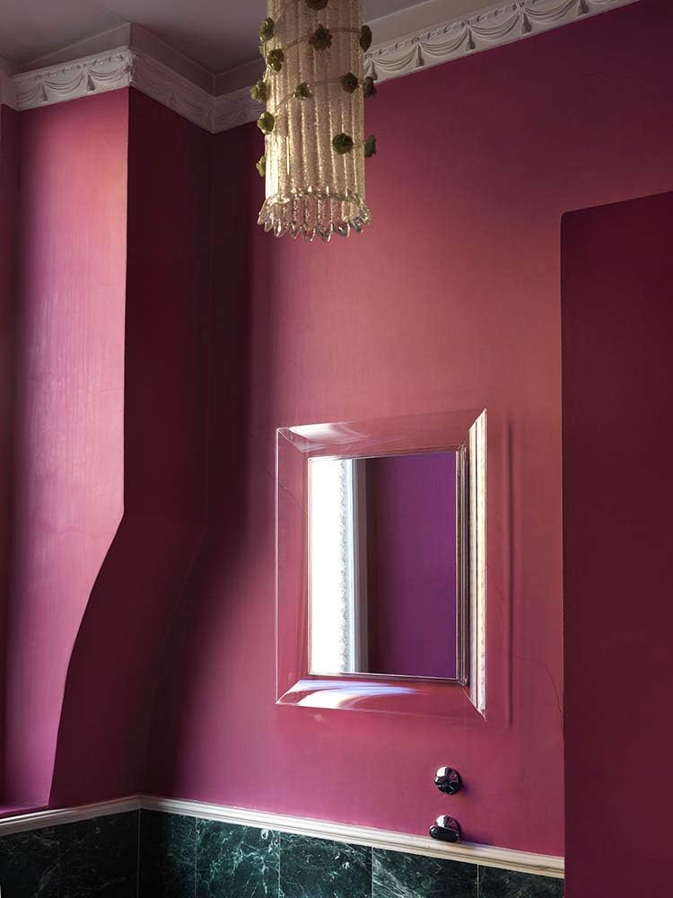 Kartell Francois Ghost, Wall Mirror, 65 x 79 cm, Glasklar Crystal 65 X 79 cm, Crystal 65 X 79 cm