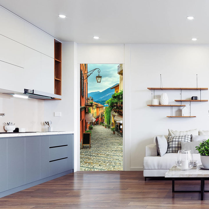 wandmotiv24 Türtapete Gasse mit Blick auf Berge & See, Italien 80 x 200cm (B x H) - Dekorfolie selbs