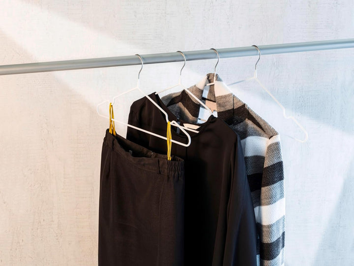 WENKO Kleiderbügel Mod. Sascha Weiss, 20er Set, Garderobenbügel mit Non-Slip Beschichtung, verchromt