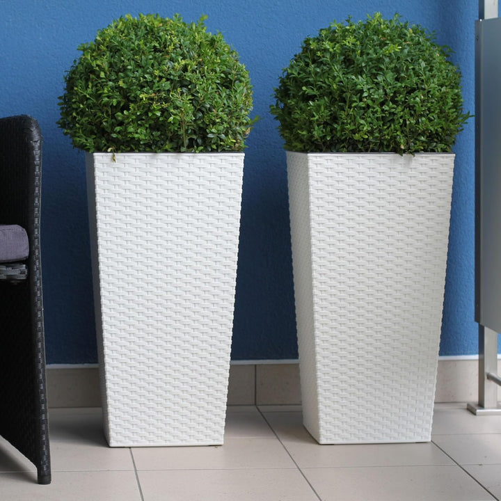 KADAX Pflanzkübel mit Innentopf, Höhe 68cm, Weiss Rattan – Wetterfester Blumentopf für Innen & Ausse