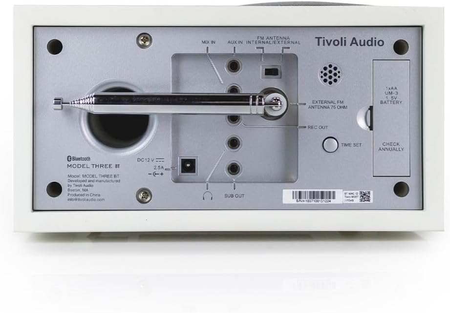Tivoli Audio Model Three Bluetooth UKW-/MW-Radiowecker (Weiss/Silver) Weiss / Silber, Weiss / Silber