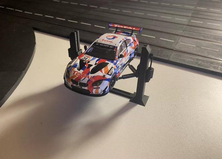 Hebebühne passend für 1:24 Fahrzeug 1:32 Carrera Auto Modellbau Diorama Modell Vitrine