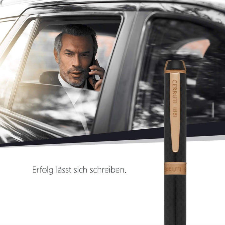 Cerruti 1881 Kugelschreiber „Fetter“ | Schreibstift aus Karbonfaser mit roségoldenen Beschlägen | Bl