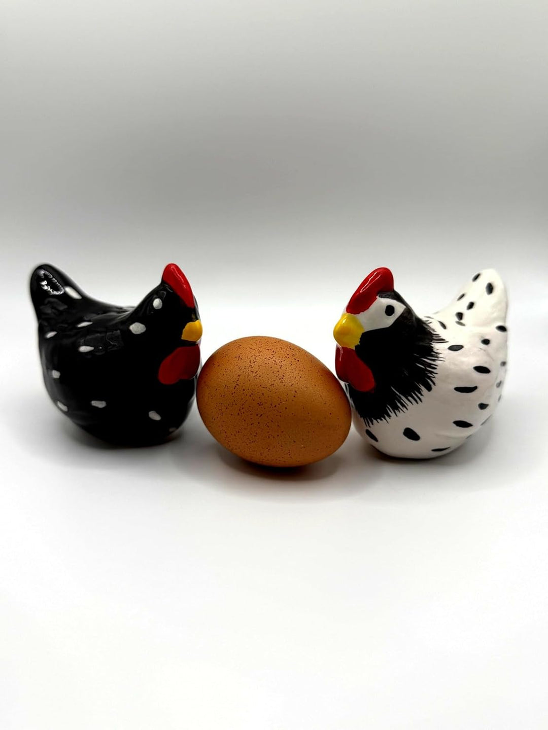 Salz- und Pfefferstreuer Set im Hühner-Design – dekoratives Tisch-Accessoire – Keramik (8,5 x 6 cm),