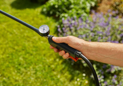 Gardena Rückenspritzgerät 12l Plus: Drucksprühgerät mit Teleskop-Lanze, grosse Einfüllöffnung, ergon