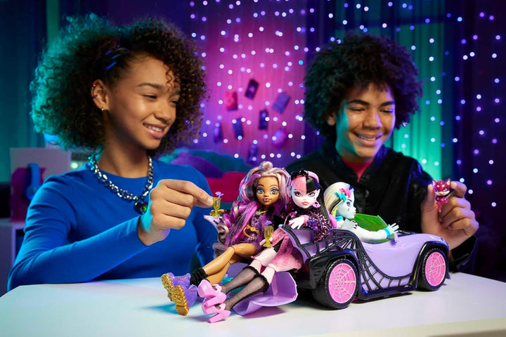 Monster High Spielzeugauto, Ghoul Mobile mit Tierfigur und coolem Zubehör, lilafarbenes Cabrio mit S