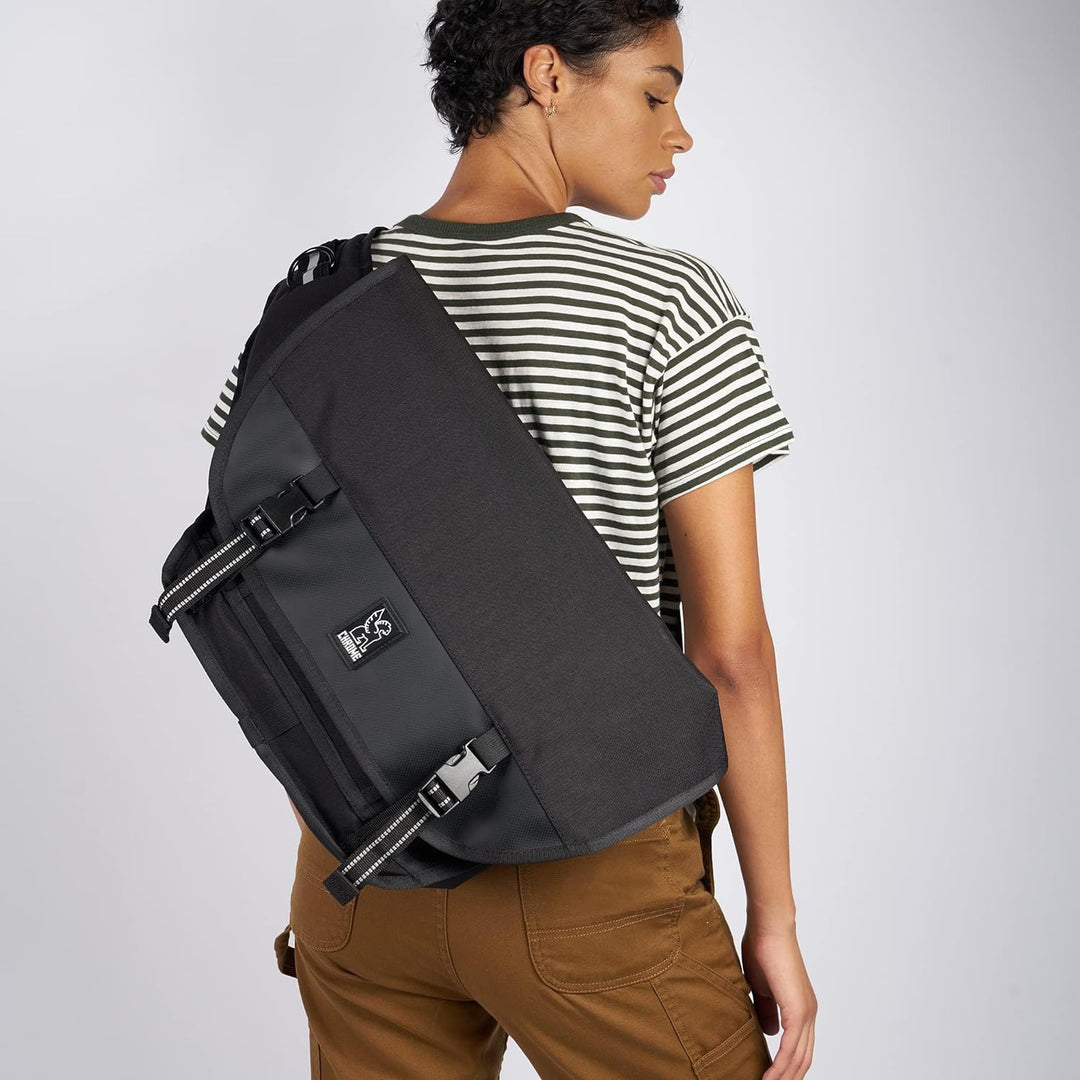 Chrome MiniMetro Kuriertasche 20 - Umhängetasche 51 cm navy tritone