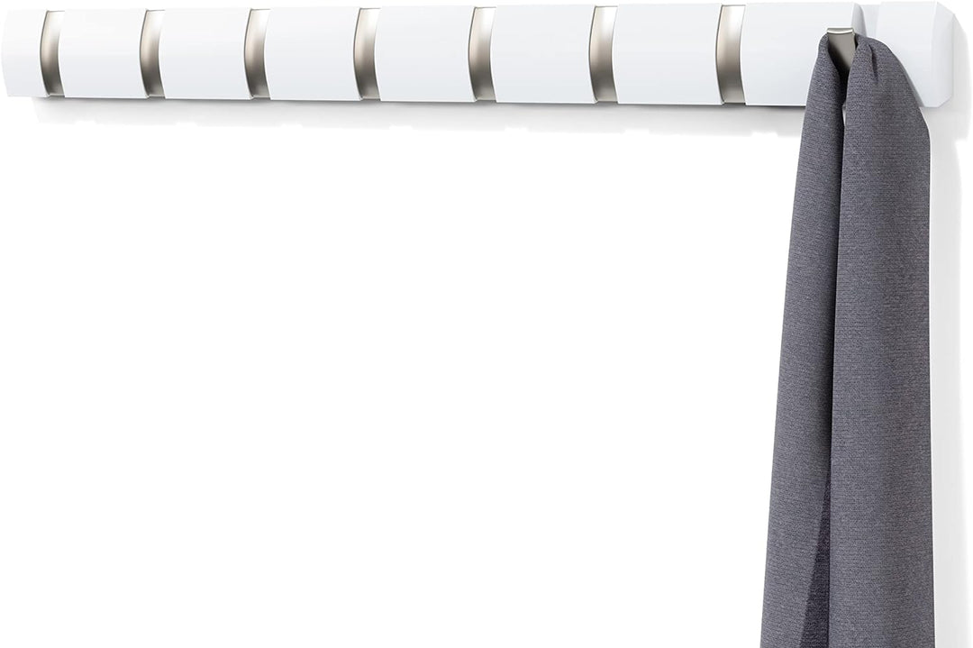 Umbra Flip 8 Garderobenhaken – Moderne, Schlichte und Platzsparende Garderobenleiste mit 8 Beweglich