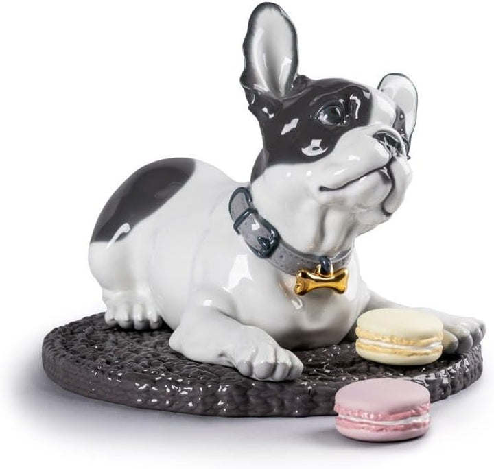 LLADRÓ French Bulldog with Macarons Dog Figurine. Bulldogge. Porzellan.