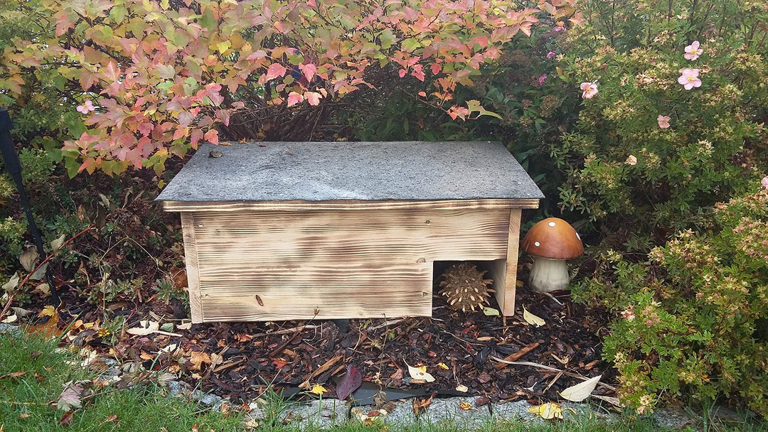 Igelhaus Igelschutz geflammt Dachpappe handgemacht Gratis Stroh 60x40x22cm