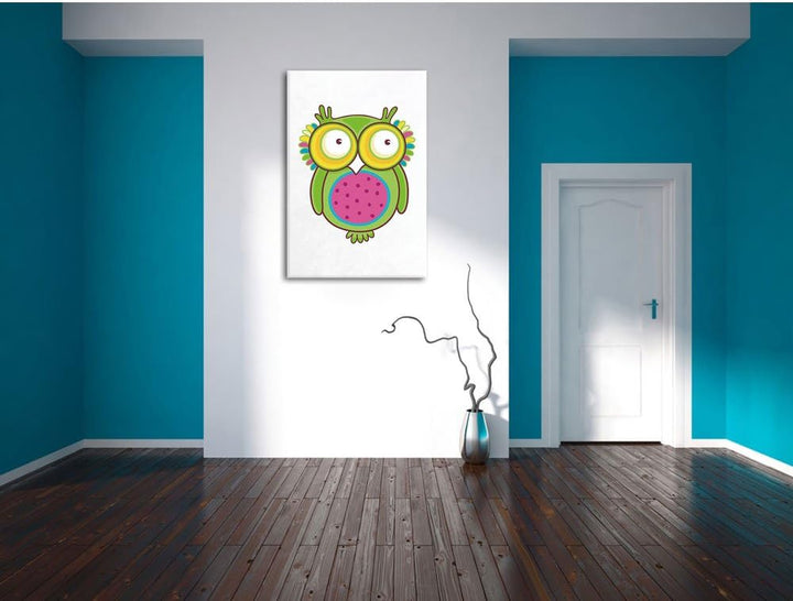 Pixxprint Lustige grüne Eule sitzend weiss, Format: 70x100 auf hochkantiges Leinwandbild, XXL riesig