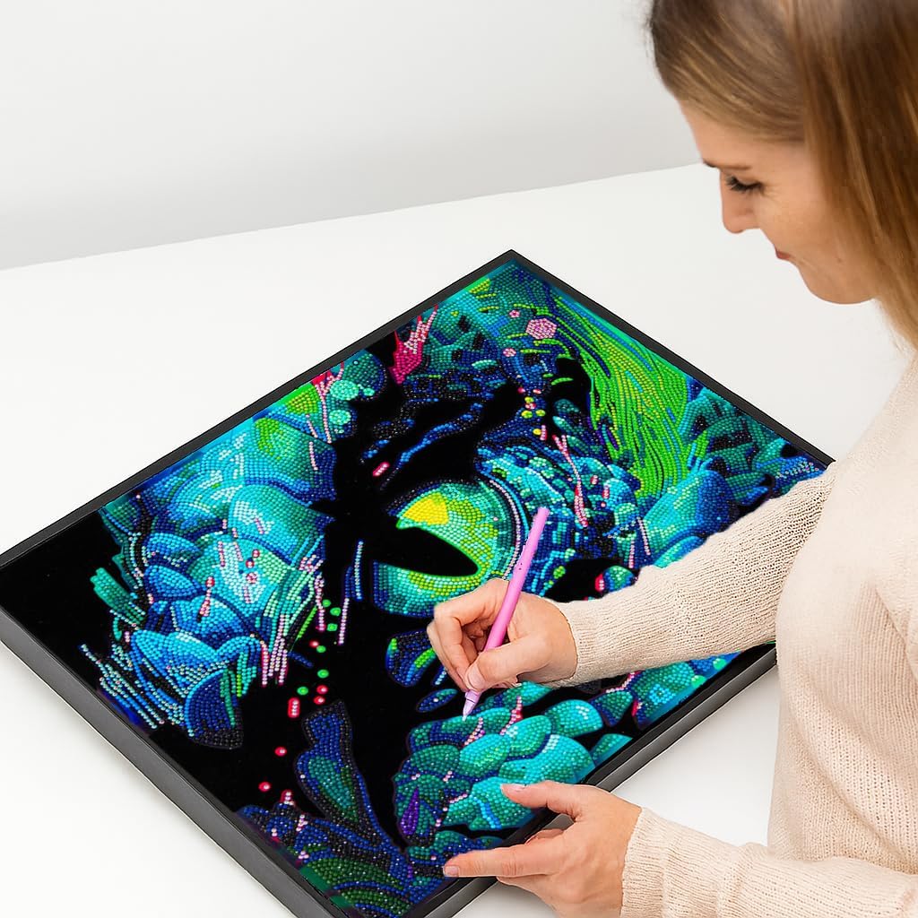 DIAMOND DOTZ 2594356 Original 5D Diamond Painting Set, Neon Drachenauge, mit Neonfarben und Samt, DI