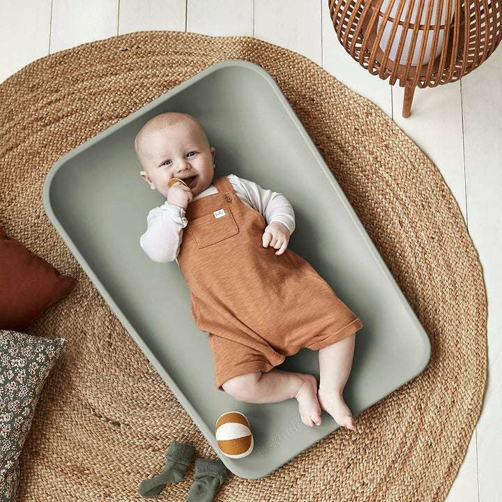 Leander Matty Wickelkissen + Topper in der Farbe sage green