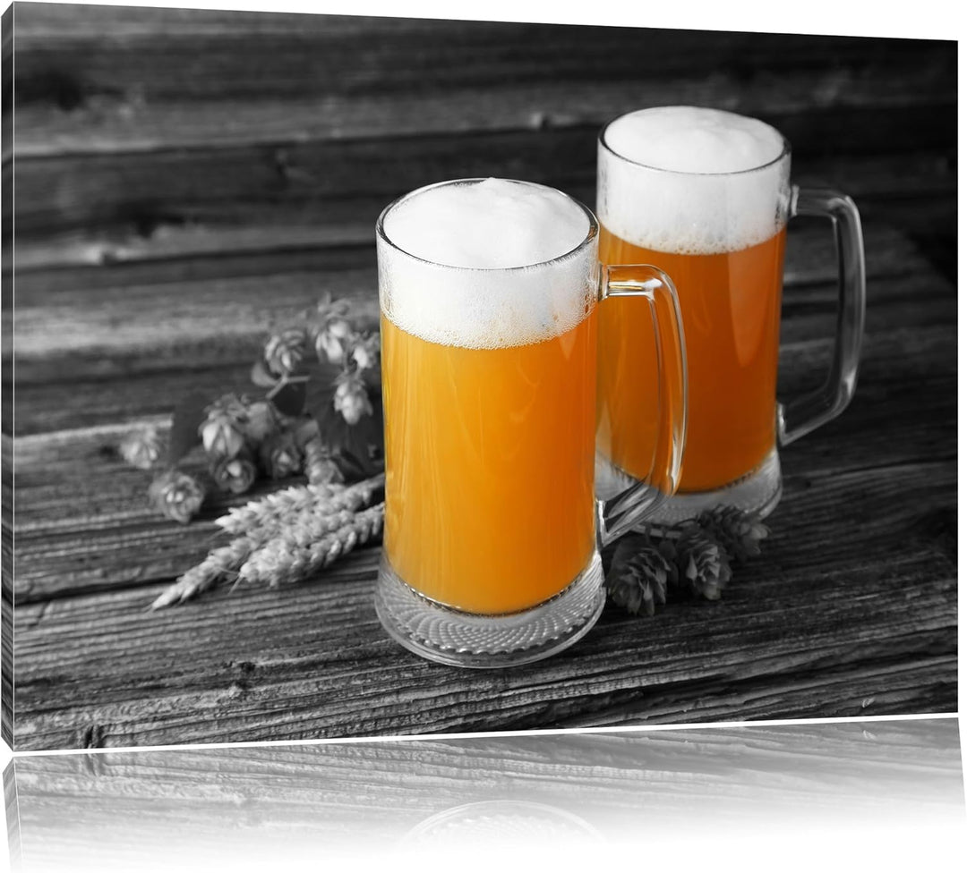 Zwei Biergläser Hefeweizen mit Hopfen auf Holztisch schwarz/weiss Format: 100x70 auf Leinwand, XXL r