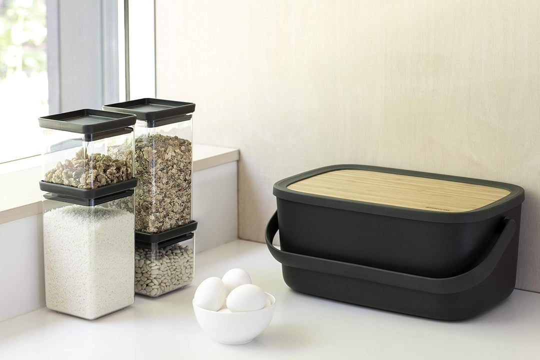 Brabantia Grosser Brotkasten mit Servierbrett aus Holz und Griff, Dunkelgrau, Dunkelgrau