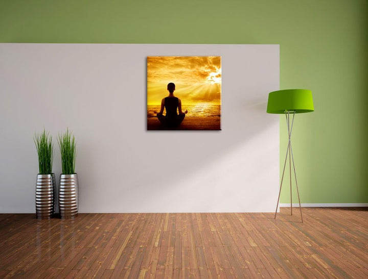 Pixxprint Frau meditiert am Strand als Leinwandbild/Grösse: 70x70 cm/Wandbild/Kunstdruck/fertig besp