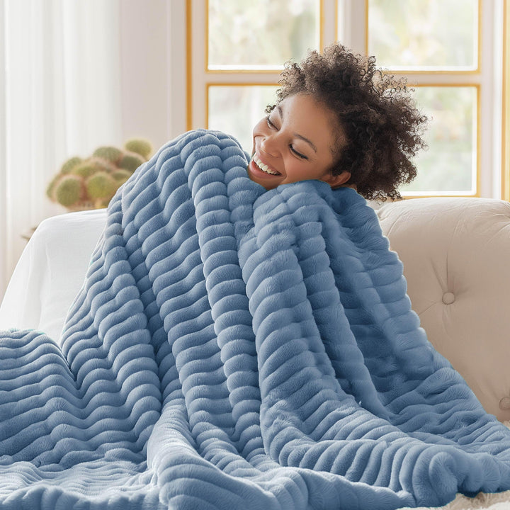 BEDSURE Kuscheldecke für Zimmer Deko - Wolldecke & Fleecedecke, Sofadecke, Weiche Warme Grobe Kordde