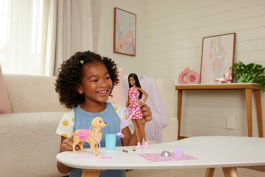 Barbie Hundespaziergang Spielset, enthält einen Spielzeughund, der gehen und Häufchen Brooklyn-Puppe