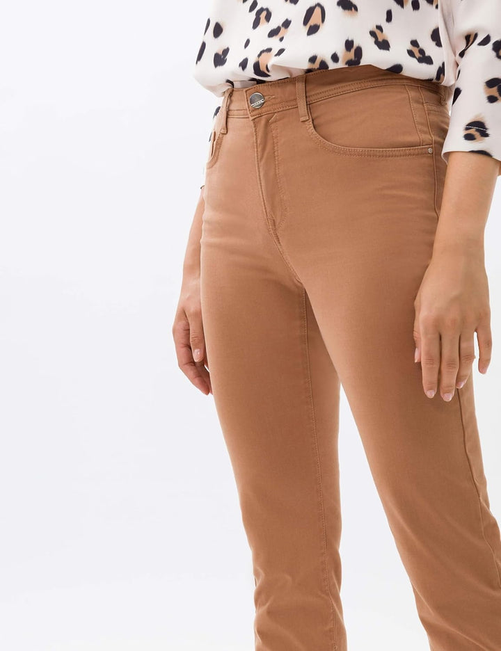 BRAX Damen Style Carola Five-Pocket Wertigem Baumwollsatin Hose 38W / 34L Vikunja, 38W / 34L Vikunja