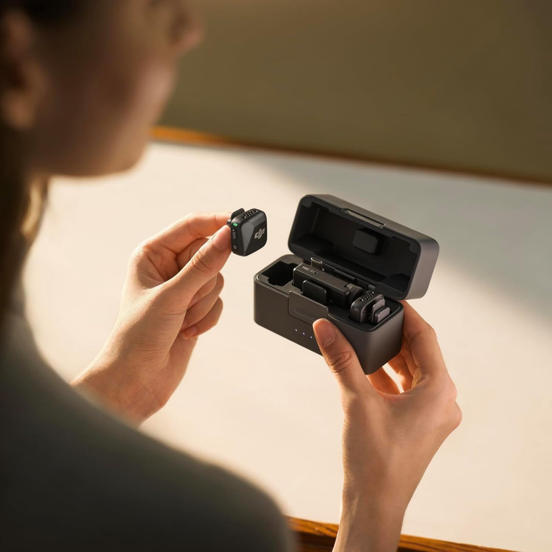 DJI Mic Mini (2 Sender, 1 Empfänger, Ladeschale), Kabelloses Lavalier Mikrofon für Android und iPhon