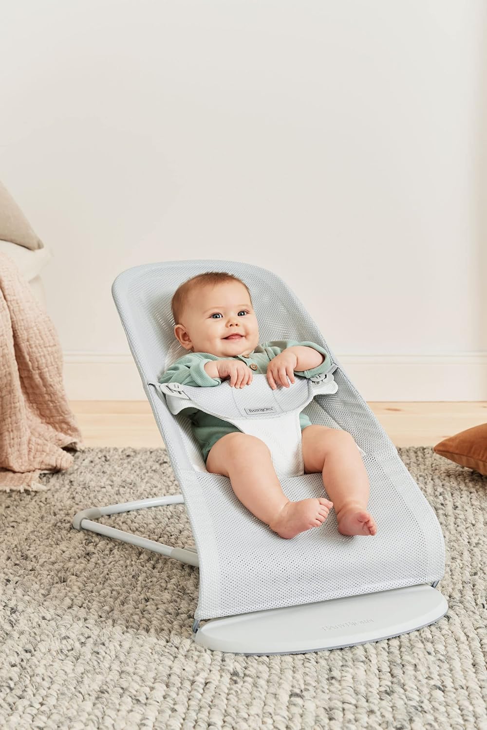 BabyBjörn Babywippe Balance Soft, Hellgrauer Rahmen, Netzstoff, Silber/Weiss