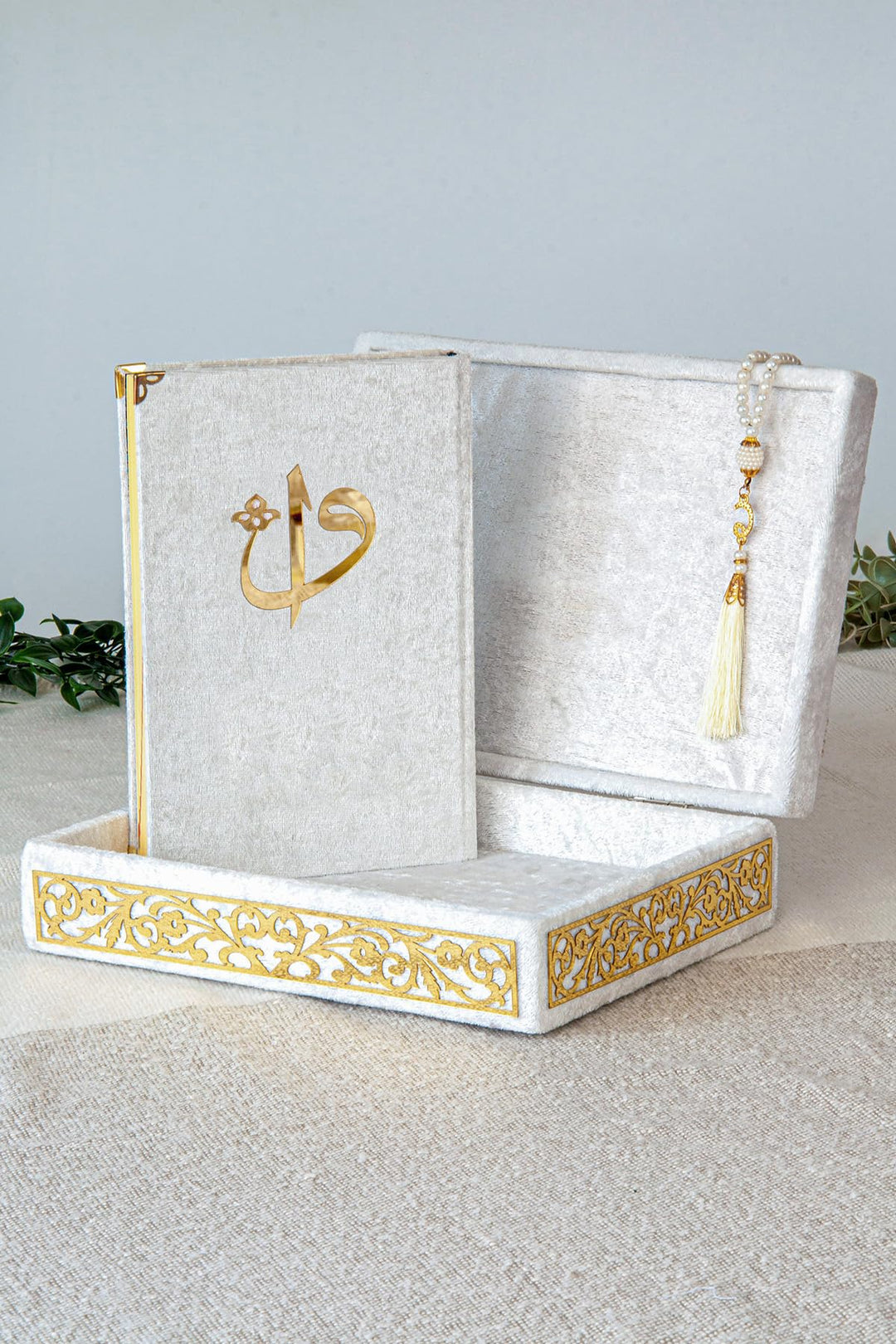 Spezielle elegante Samt bedeckte dekorative Box, Samt überdachter Quran-Buch in Arabisch und Gebetsp