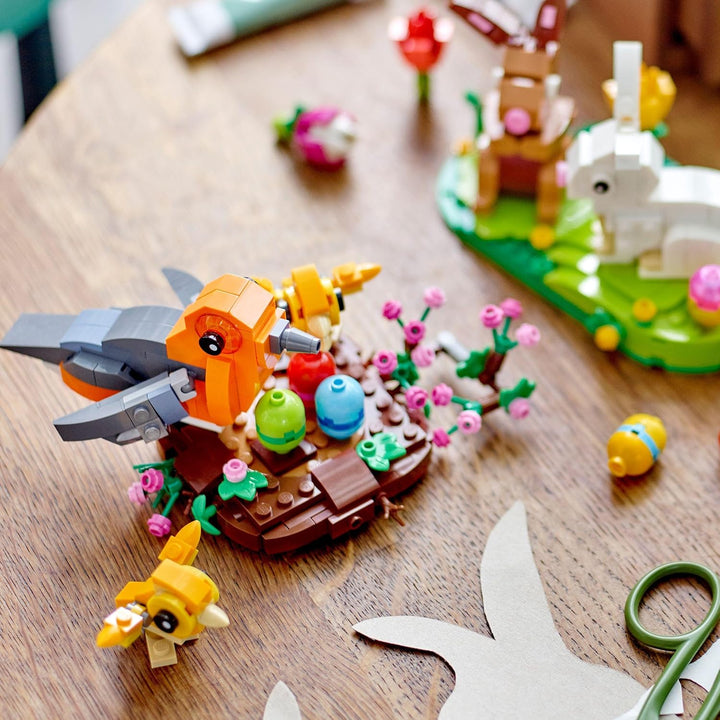 LEGO Creator Vogelnest Set, Spielzeug zum Bauen für Kinder ab 9 Jahren, Mädchen und Jungen, mit 3 Sp