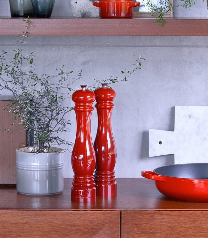 Le Creuset Classic Salzmühle, Gross, Robuster ABS-Kunststoff, Korrosionsbeständig, 518 g, Kirschrot,