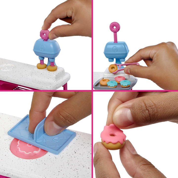 BARBIE Malibu Roberts - Puppe und Spielset mit 18 Teilen zum Backen, inklusive formbarem Teig und Fö