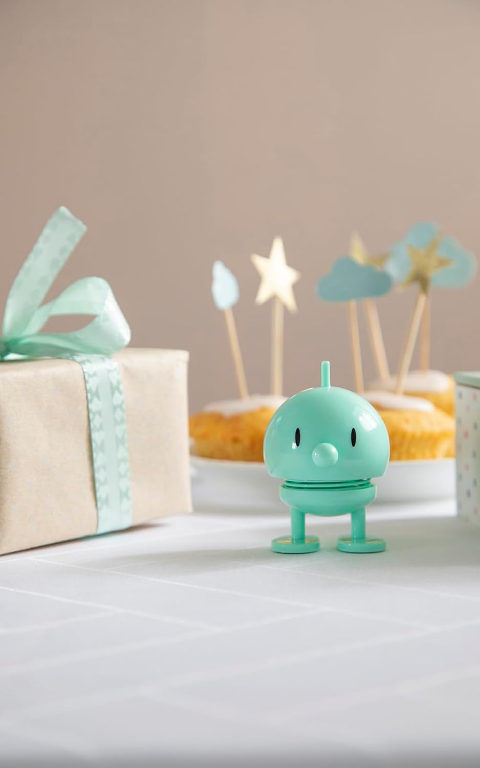 Hoptimist Bumble, Wackelfigur Deko Skandinavisch, Deko Wohnzimmer, Schreibtisch Deko, Büro Gadgets,