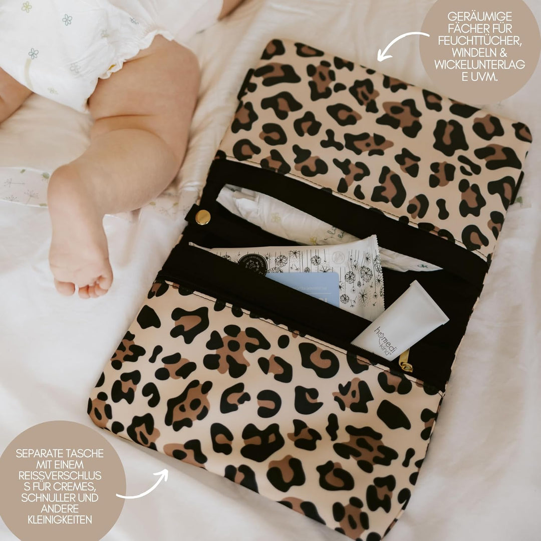 DELOA ® Windeltasche für unterwegs mit viel Platz - Kleine Wickeltasche, Baby Windelorganizer (Leo)