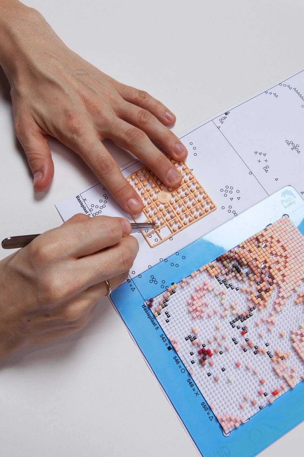 Pixel P31251 Mosaik Geschenkverpackung Papagei, Pixelbild mit Rahmen, kinderleichtes Stecksystem, oh