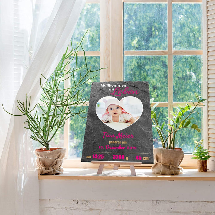 wandmotiv24 Personalisierbare Schiefertafel als Geschenk zur Geburt, 20 x 30 cm, Staffelei, Foto & G